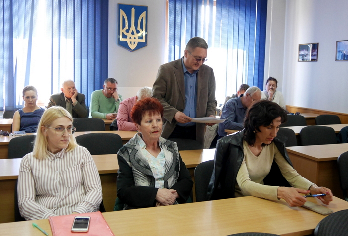 Запросили на засідання, яке проходило в Ужгородській міськраді, також і представників інтернет-провайдерів, бо ті мають різне бачення співпраці з ОСББ.