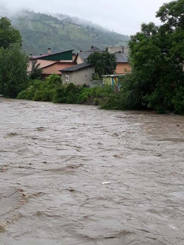 Про суттєвий підйом рівня води в річках області інформували  прес-службі Закарпатської ОДА