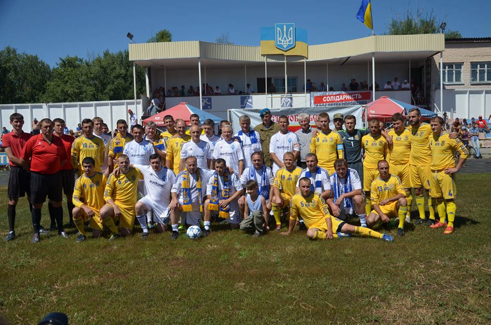 Матч миру з нагоди Дня Високомобільних десантних військ Збройних Сил України пройшов на центральному стадіоні міста Старобільськ, що на Луганщині.