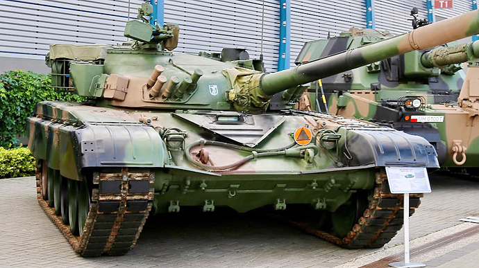 Польща поставила Україні понад 200 танків Т-72 та кілька десятків бойових машин піхоти.

