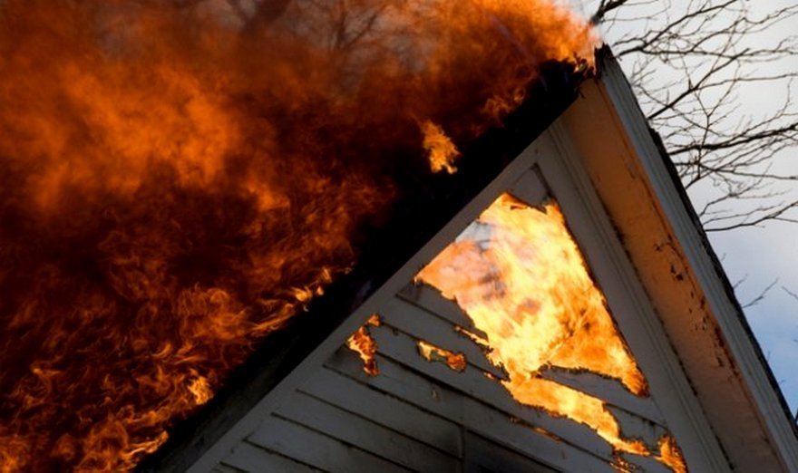Займання вогнем житлового будинку сталось напередодні у місті Хуст на  вулиці Гуци. 
