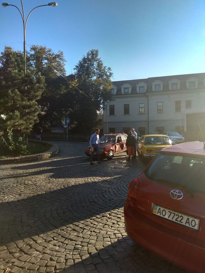 Авария произошла в центре Ужгорода сегодня, 4 сентября, около девяти часов утра.