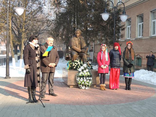 В Берегово в сквере Т. Шевченко состоялось празднование Дня Соборности Украины.
