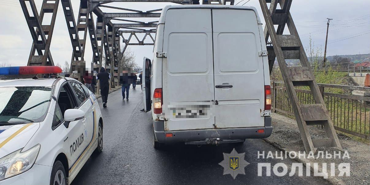 За фактом смертельної автопригоди, що трапилася на Тячівщині, слідчі поліції відкрили кримінальне провадження. 