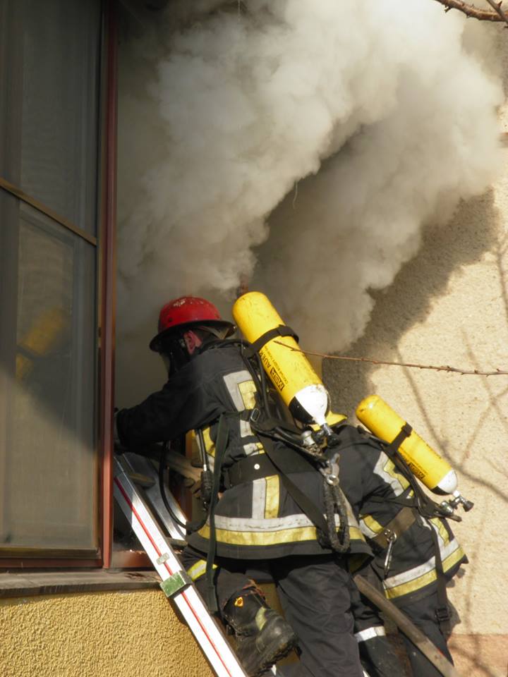 Вчора, 9 січня, на вулиці 8 Березня сталася пожежа у квартирі. Чоловік отруївся чадним газом.