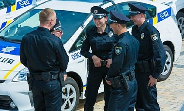 Сьогодні на сесії Ужгородської міськради виділили 200 тисяч гривень для ремонту приміщення, в якому буде розміщуватися новостворена поліція міста. 