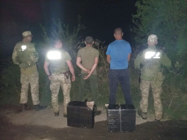 Две попытки контрабанды табака были пресечены вчера в Закарпатье пограничниками Мукачевского отряда, так как сотрудники Государственной пограничной службы эффективно охраняют украинскую границу.