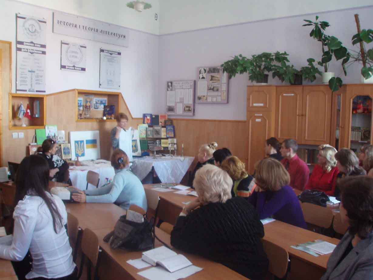 Міністр освіти Лілія Гриневич підписала наказ №1649, який скасовує діяльність батьківських комітетів у школах.

