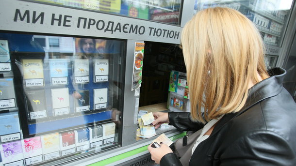 За 7 років від сигарет відмовилися 20% українців. Допомогли контроль над тютюном, антиреклама і бідність.