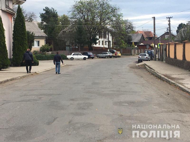 У селищі Вишково, внаслідок зіткнення велосипедиста і мікроавтобусу, постраждав 83-річний пенсіонер. За фактом ДТП розпочато слідство.

