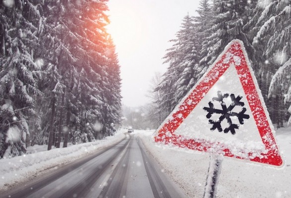 Из-за метелей на дорогах будет опасно, снежные заносы усложнят работу туристических центров в горах