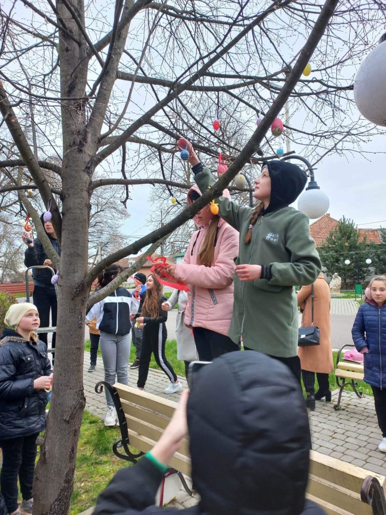 На Берегівщині прикрашали Великоднє дерево та ділилися традиціями (ФОТО)