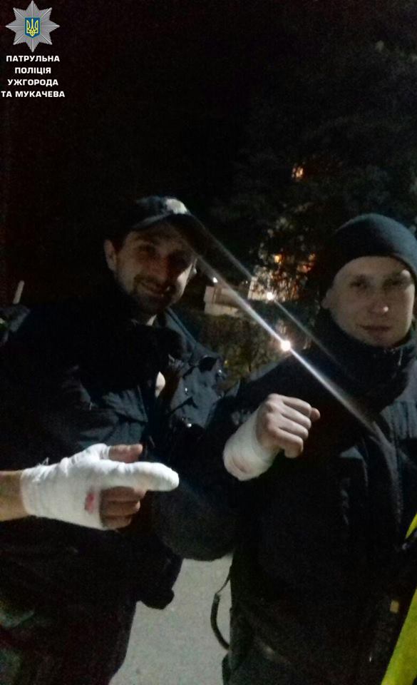 Сьогодні, під час несення служби в Ужгороді, близько п’ятої години ранку, патрульні отримали виклик про пожежу в квартирі на вулиці Легоцького.
