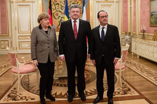 Президент Петро Порошенко провів понад п’ятигодинні переговори з Федеральним канцлером ФРН Ангелою Меркель та президентом Франції Франсуа Олландом.
