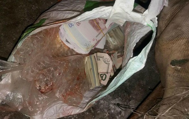 У Запоріжжі чоловік пограбував 78-річну жінку на 2,5 млн гривень, повідомляє прес-служба патрульної поліції України у Facebook.
