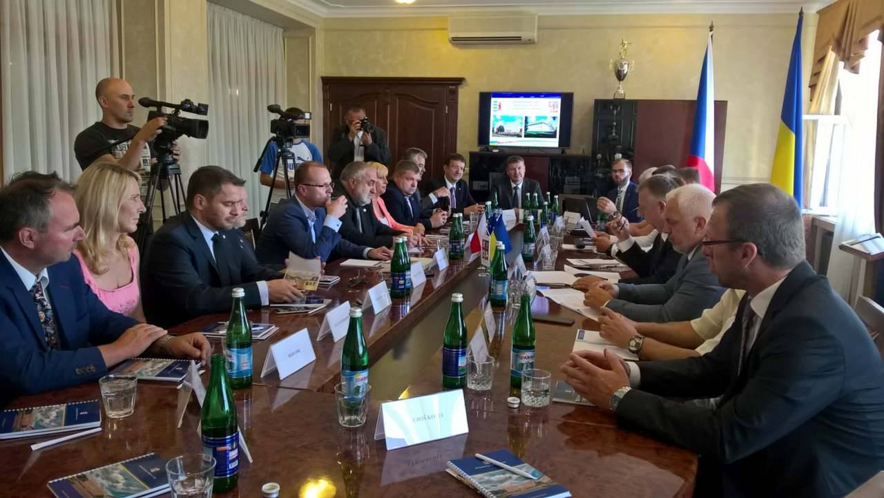 На Закарпаття завітала чеська делегація з Пардубицького краю для підбиття підсумків роботи і обговорення планів на майбутнє.