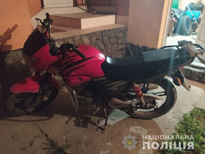 В селе Сердне Водяное Раховского района около 15 часов произошло ДТП: мотоциклист сбил 8-летнего школьника, который возвращался со своими товарищами по команде из школы