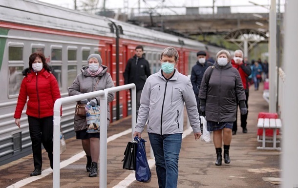Громадян, які перебувають в громадських місцях без маски, що закриває рот і ніс, будуть штрафувати до 255 гривень.
