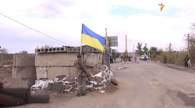 В Станице Луганской готовятся к открытию контрольно-пропускного пункта на временно оккупированную территорию. 