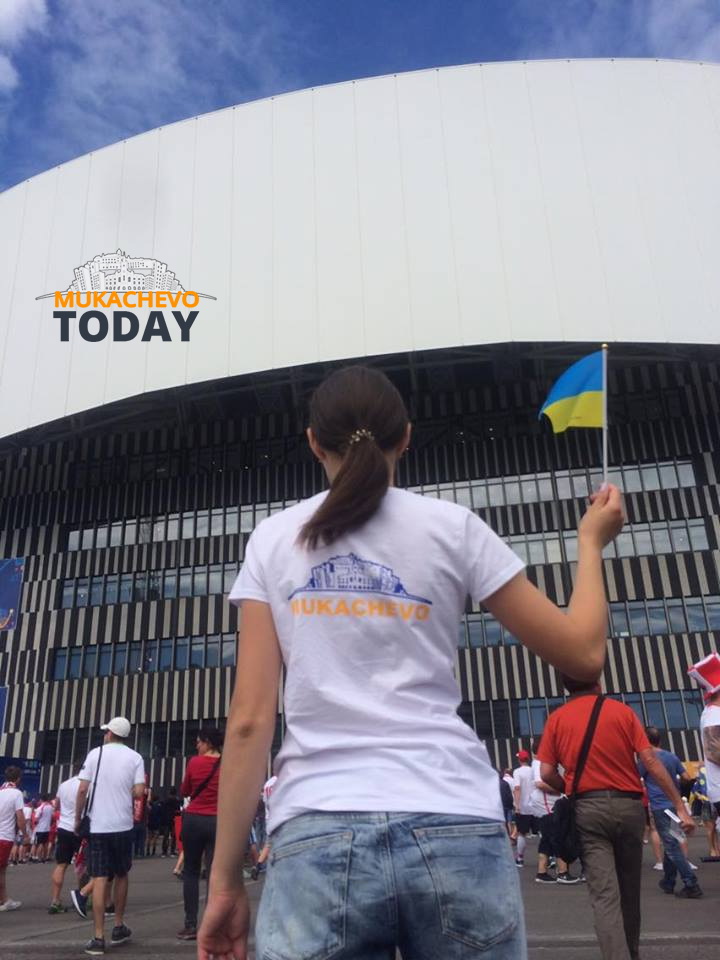 Національна збірна України проводить свій останній поєдинок на Євро-2016 – у Марселі «синьо-жовті» грають з командою Польщі. Підтримати національну збірну приїхали і вболівальники з Мукачева