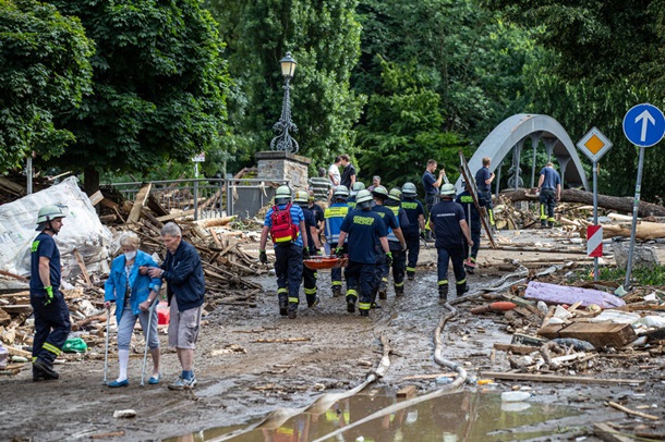 Почти 3,5 тысячи рублей. люди в районе Арвайлера пострадали от наводнения и обратились за медицинской помощью.