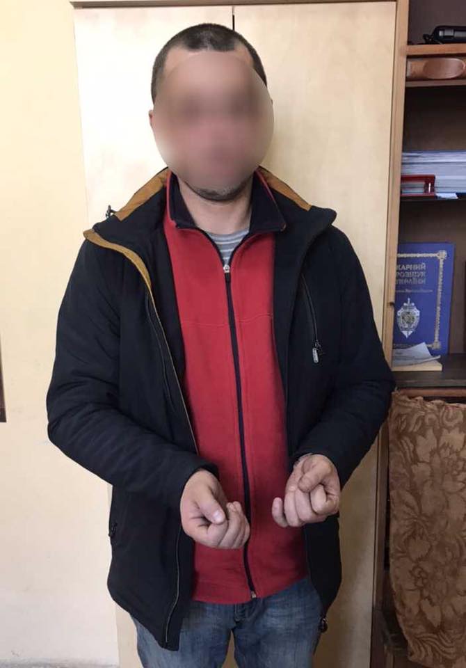 Мешканець Дрогобицького району Львівської області підозрюється у вчиненні п’яти грабежів, скоєних з магазинів електроніки в Ужгороді та Мукачеві.