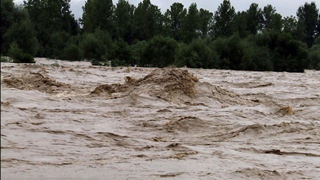 На рiчках захiдної та центральної частини Закарпатської областi у четвер, 15 жовтня, продовжиться пiдвищення рiвнiв води.
