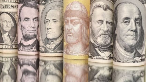 Що означають коливання курсу валют в Україні цього літа, і чого насправді слід боятись українцям, дізнавалася BBC News Україна в економістів.

