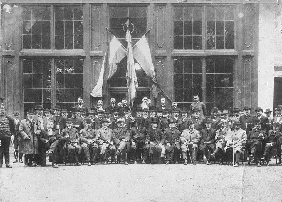 Зустріч промисловців Ужгорода відбулася у парку Сечені (нині Підзамковий) в 1908 році.
