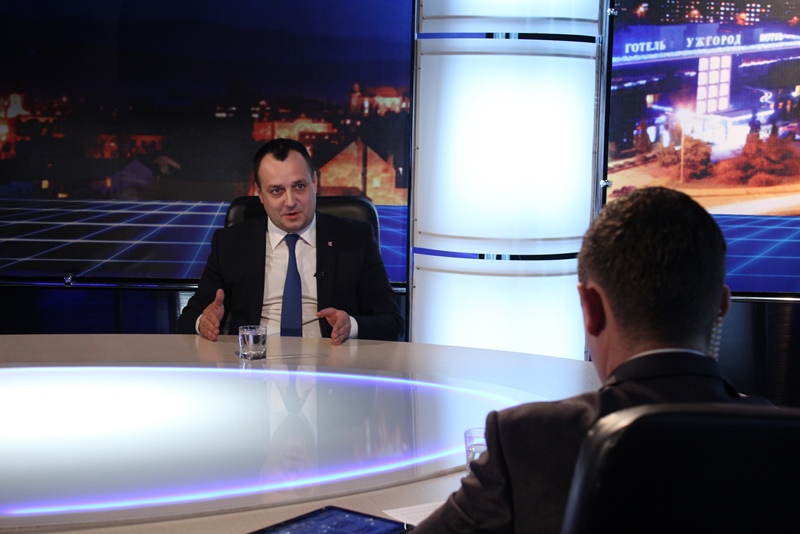 Володимир Чубірко розповів про три місяці роботи на посаді голови обласної ради в ефірі телеканалу 