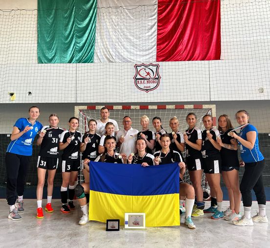 Гандбольний клуб «Карпати» переміг на міжнародному турнірі «1 Janas Trophy», який проходив в Італії.