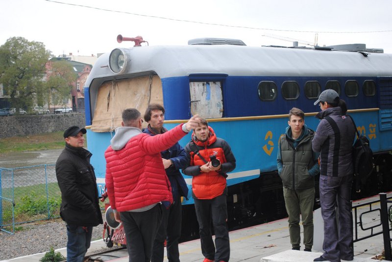 Сьогодні в Ужгороді відбуваються зйомки документальної стрічки про вузькоколійки України та Швейцарії. Їх проводить кінокомпанія “Прайм Сторі Пікчерс”.

