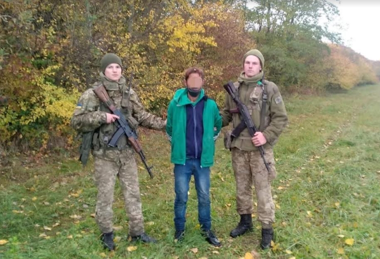 Військовослужбовці Чопського загону затримали днями громадянина Словаччини, який незаконно перетнув українсько-словацький кордон.