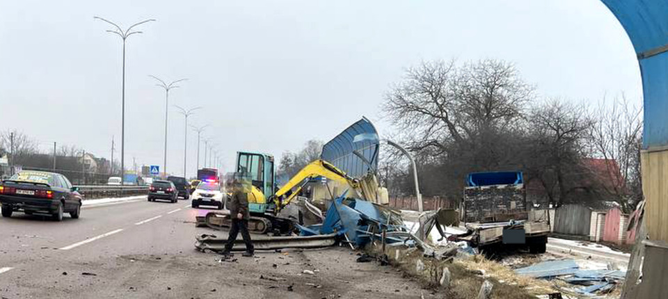 На Рівненщині сталася дорожньо-транспортна пригода, в якій постраждали жінка з дитиною, жителі Києва.