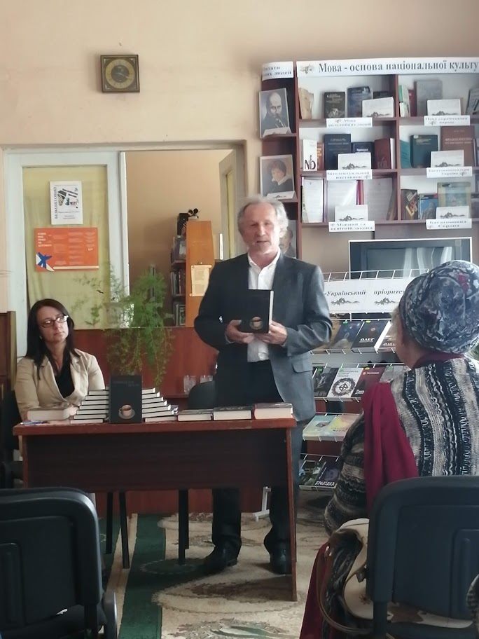 Письменники Світлана Кедик і Володимир Шовкошитний провели презентацію книжок у Виноградові.