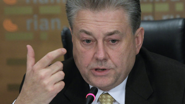 Украинский посол в Москве Владимир Ельченко отозван для консультаций, остались работать только консулы.
