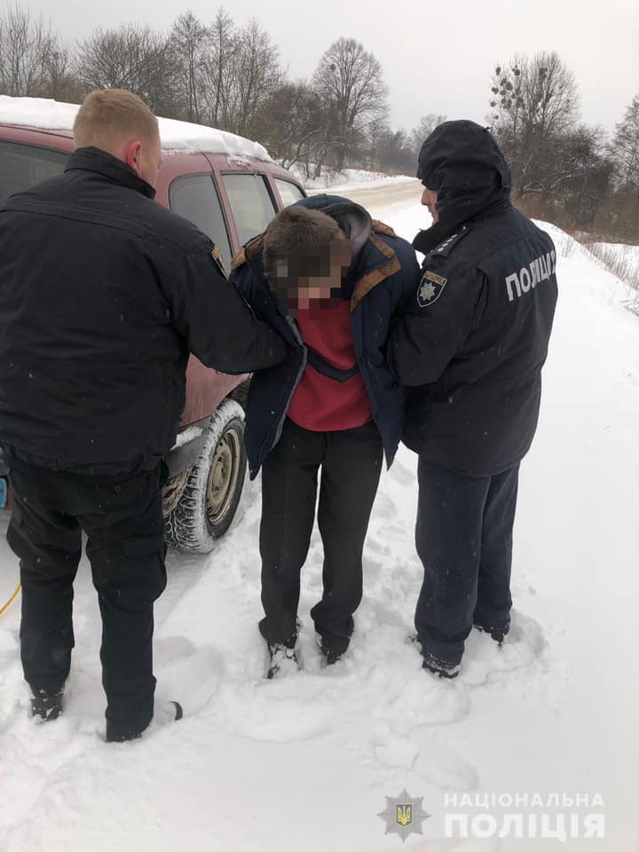 Сьогодні, 20 січня, в 9 годині ранку на лінію «102» звернувся житель села Тур'ї Ремети з повідомленням про викрадення свого автомобіля. 
