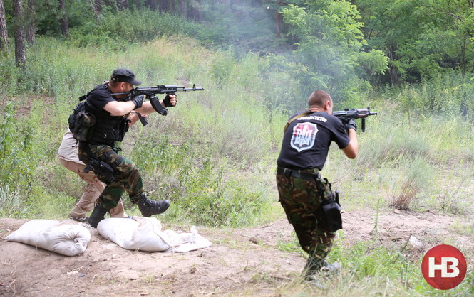 Двое из заблокированных под Мукачево бойцов, добровольно сдались и сложили оружие.