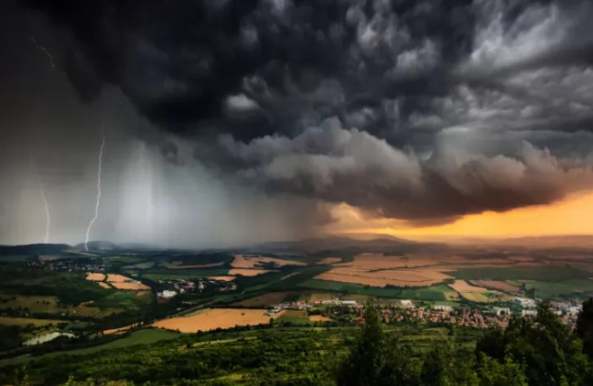 Закарпатський обласний центр з гідрометеорології повідомив про стихійні та небезпечні явища, різкі зміни погоди