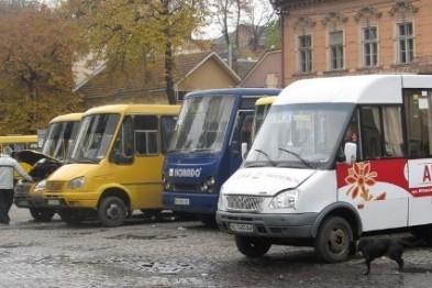 Совещание с перевозчиками и работниками отдела транспорта, государственных закупок и связи провели в горсовете Ужгорода.