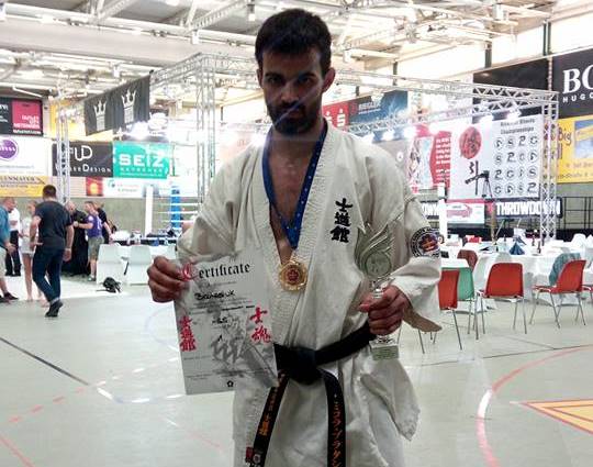 Закарпатський спортсмен Микола Братасюк щойно став чемпіоном Європи з шидокан- карате. 