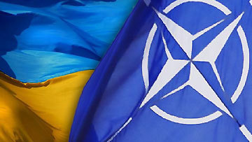Під час засідання Україна–НАТО український уряд повідомив представників альянсу про те, що Київ відмовляється від політики позаблоковості.