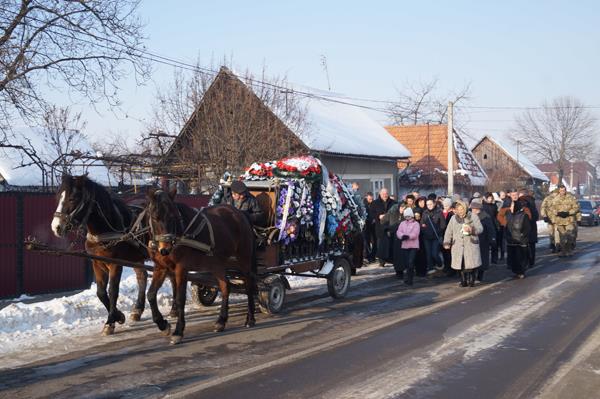 Сьогодні у рідному місті поховали тячівця, учасника АТО 38-річного Сергія Панька. 