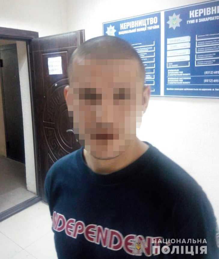 В Ужгороде задержали мужчину за сопротивление работнику полиции.