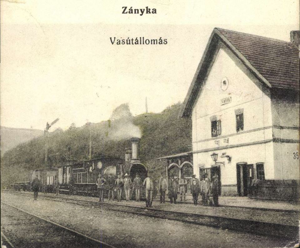 У соцмережі опублікували світлину поштової листівки видавництва Neumann Herman kiadása, на якій зображено станцію Занька залізниці Мукачево-Бескид понад 100 років тому.
