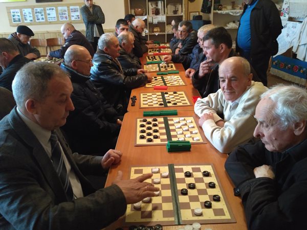 Щорічно і вже традиційно у Тячівському районі проводиться чемпіонат району з шашок-64.

