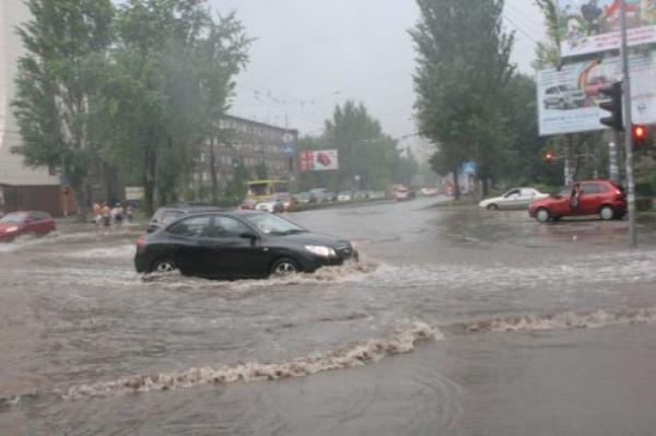 Закарпатский областной центр гидрометеорологии объявил на сегодня штормовое предупреждение. 