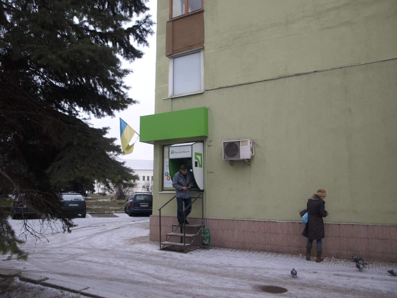 В Ужгороді ажіотажу біля банкоматів "ПриватБанку" немає