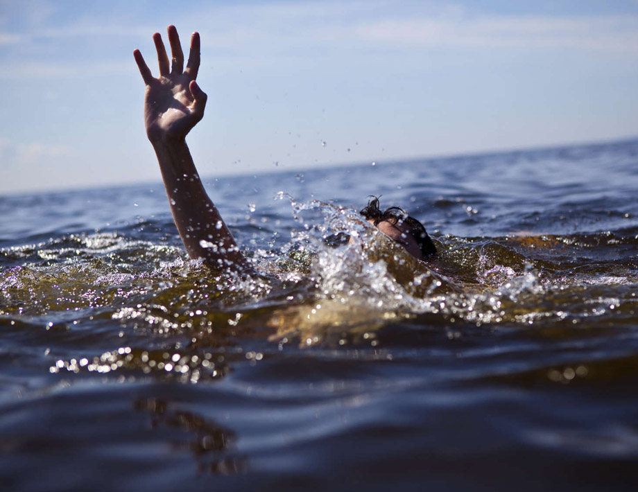 Вчера около 18.00 часов в Дубовом недалеко от транспортного моста в реке Тересва утонул 33-летний местный житель.