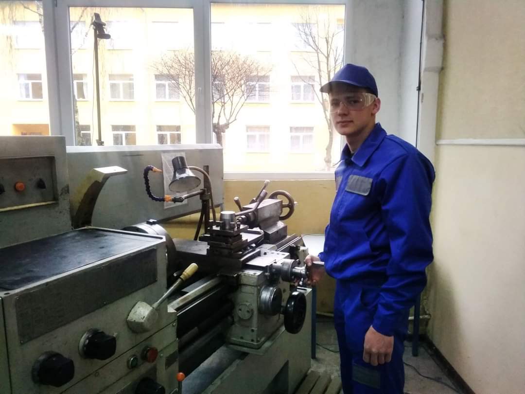 Сергей Демьяненко, студент третьего курса ВПУ No 3 в Мукачево, победил среди участников из 16 областей Украины и Киева.